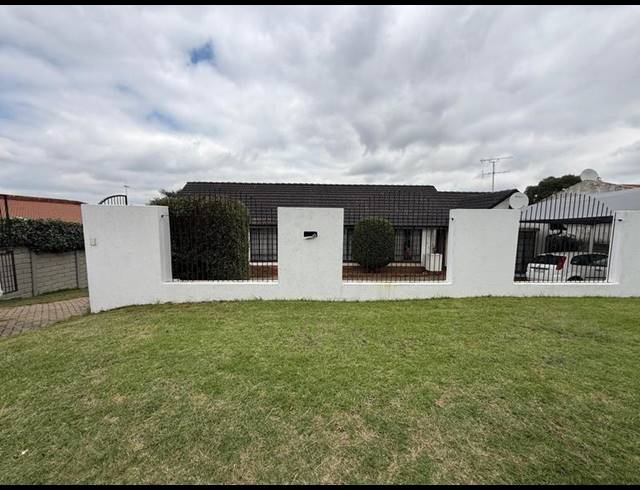3 BEDROOM HOUSE FOR SALE IN WINCHESTER HILLS EXT 3